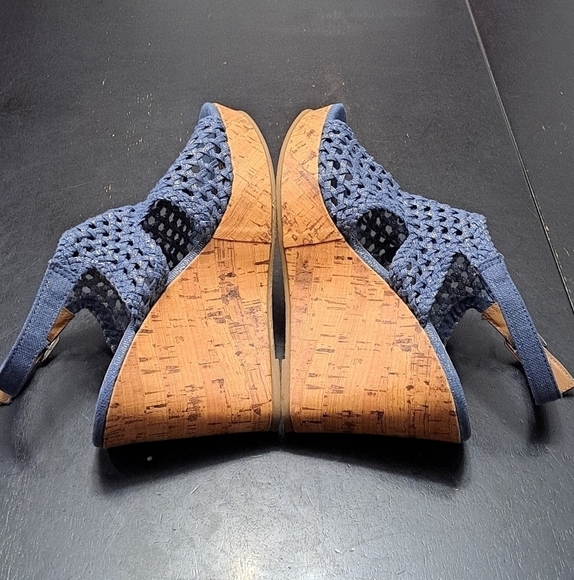 Mudd Blue Perforated Cork Wedge Sandal    Size 8.5 - Picture 10 of 13